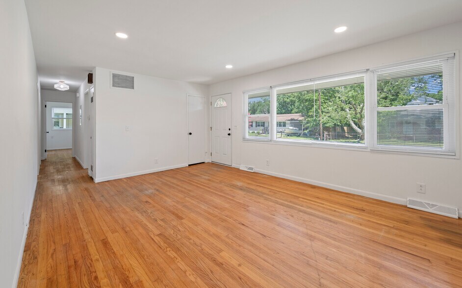 Building Photo - 1115 San Juan Ave