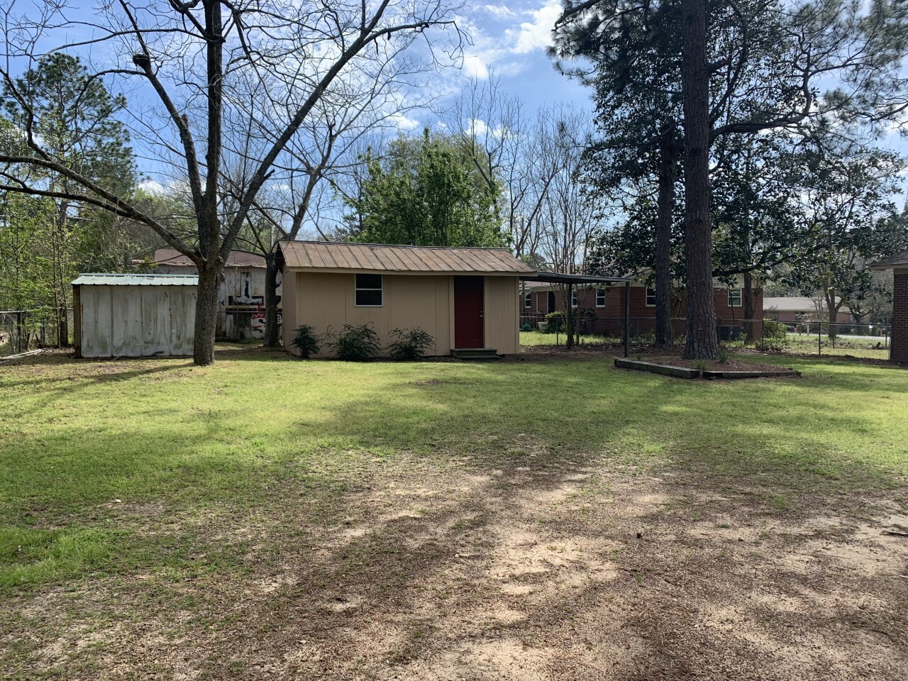 Building Photo - 2021 Davis Ave