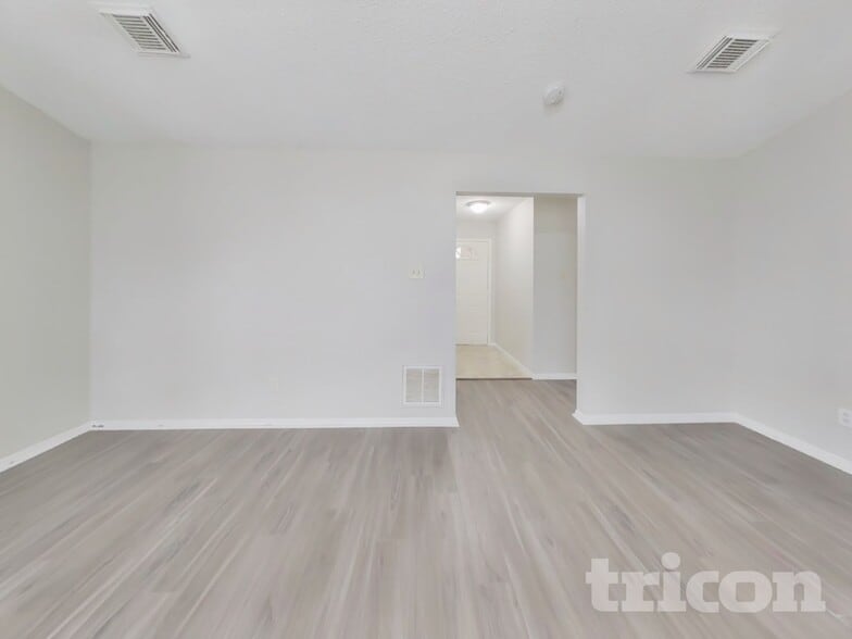 Building Photo - 1911 Deaf Smith Dr