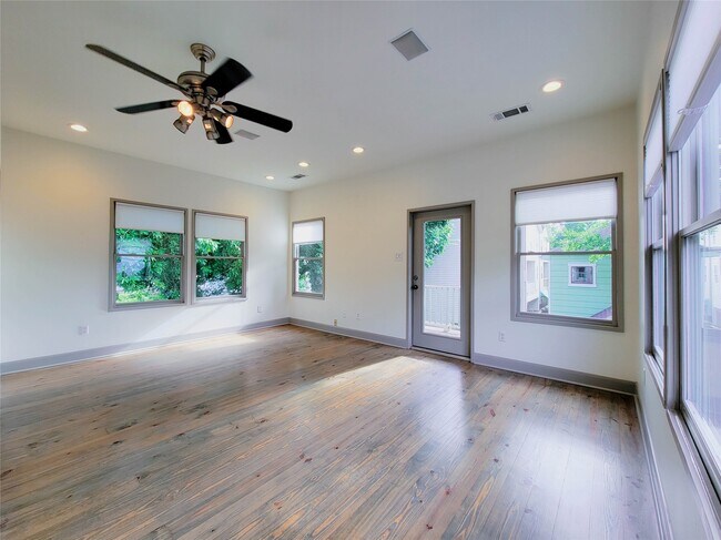 Building Photo - 917 Herkimer St