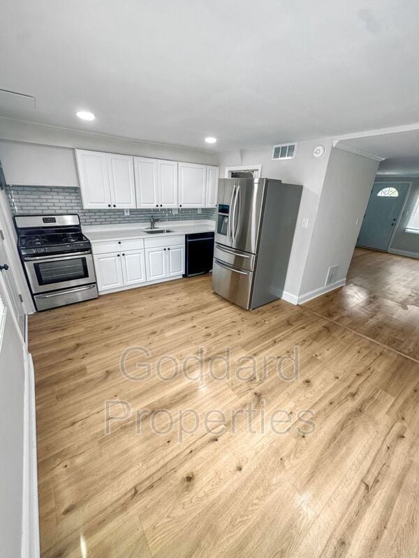 Building Photo - 2073 Larkhall Rd