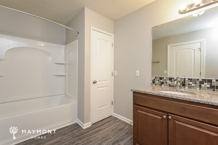 Building Photo - 5160 Largo Dr