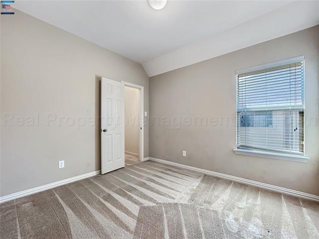 Building Photo - 5859 Foxglove Ln