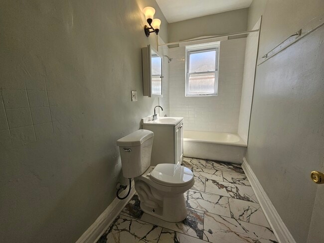 Building Photo - 4749 N Monticello Ave