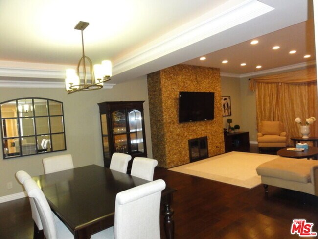 Primary Photo - 1880 Veteran Ave