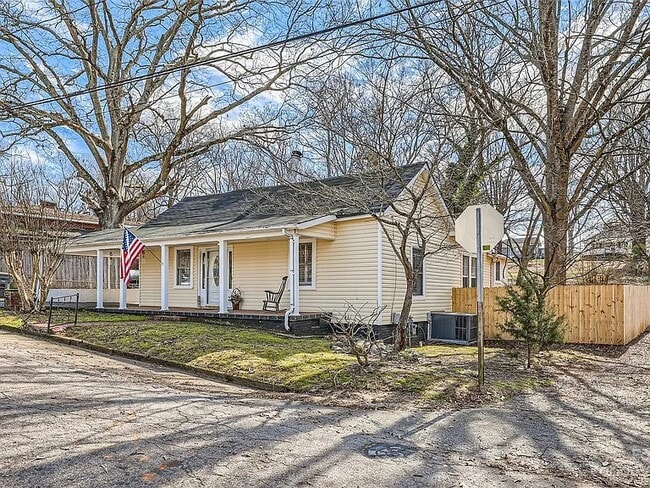 Building Photo - 517 W 9th St