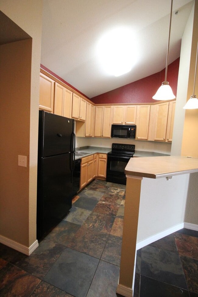 Building Photo - Fantactic Condo