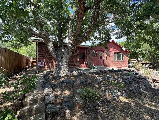 Building Photo - 1280 Linden Ave