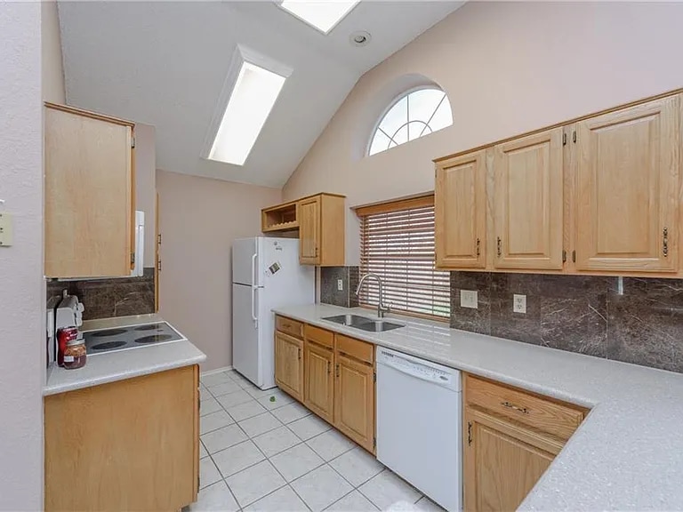 Building Photo - 911 Plantation Dr