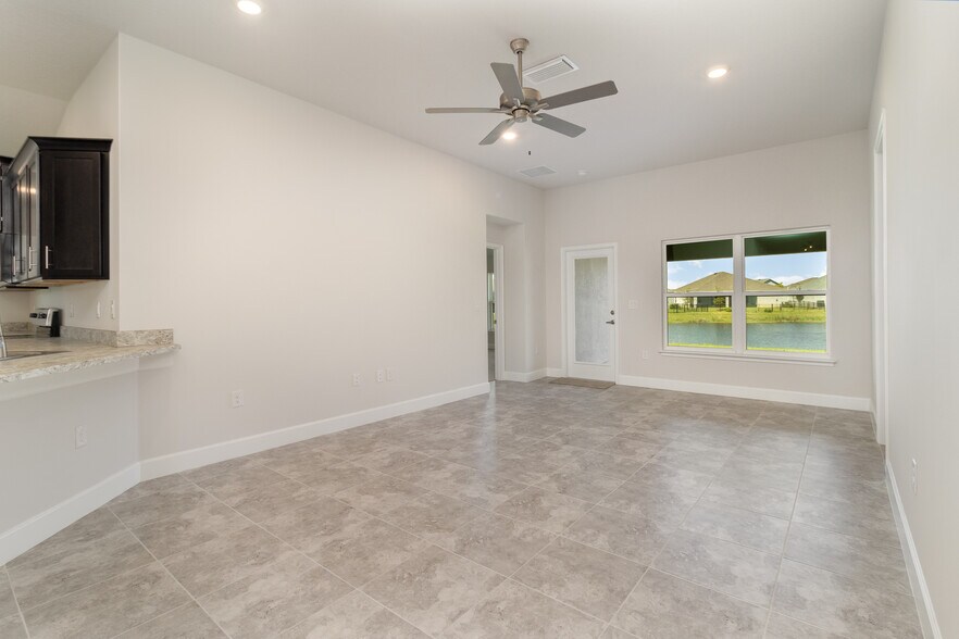 Building Photo - 1844 Middlebury Dr SE