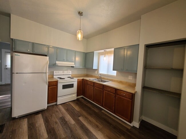 Building Photo - Historic 3 Bedroom West Side Home