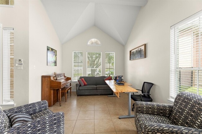 Building Photo - 44 Parkway Pl