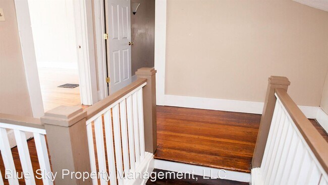 Building Photo - 4 br, 1 bath House - 400 N. Reserve St.