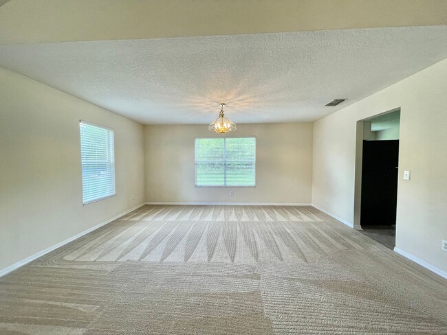 Building Photo - LARGE AND SPACIOUS 4/3 HOME IN EAST ORLANDO WEDGEFIED COMMUNITY