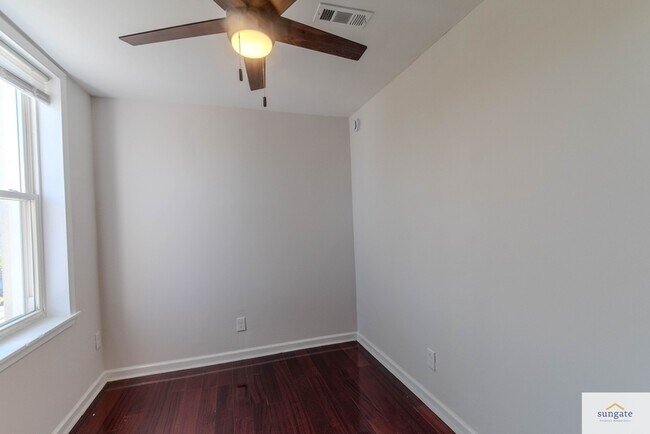 Building Photo - 2608 E Fayette St