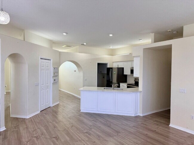 Building Photo - Beautifully maintained POOL home for Rent.