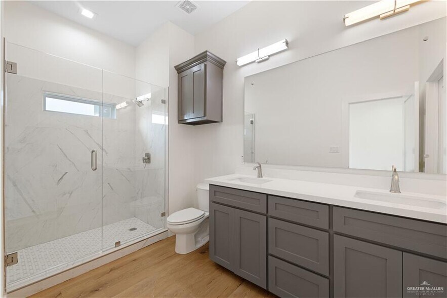 Building Photo - 1008 N Trinity St