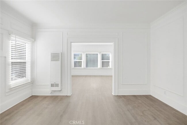 Building Photo - 548 N Kenmore Ave