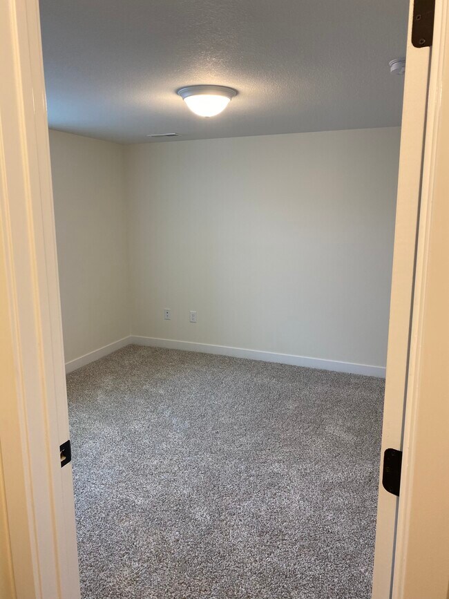 Lower Bedroom 2 - 1453 Eagle Ave