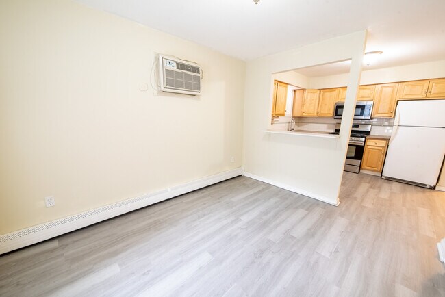 Building Photo - 412 Walker St