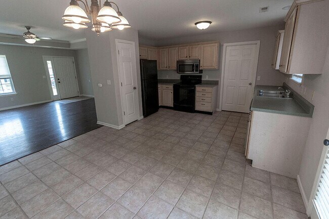 Building Photo - 1871 Field St