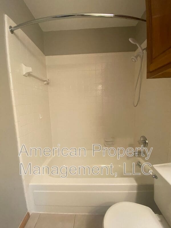 Building Photo - 4729 S Ironwood Ave