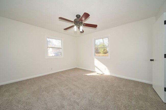 Building Photo - Spacious 3 Bedroom with Finished Basement ...