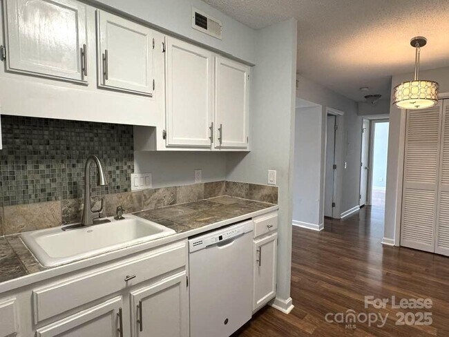 Building Photo - 3139 Heathstead Place
