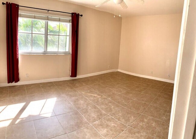 Building Photo - 421 Bayfront Dr