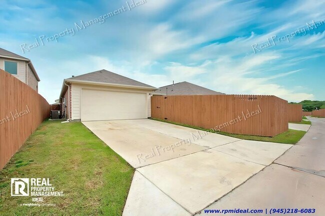 Building Photo - $2,300 - 4bed/ 2Bath - Stunning house in F...