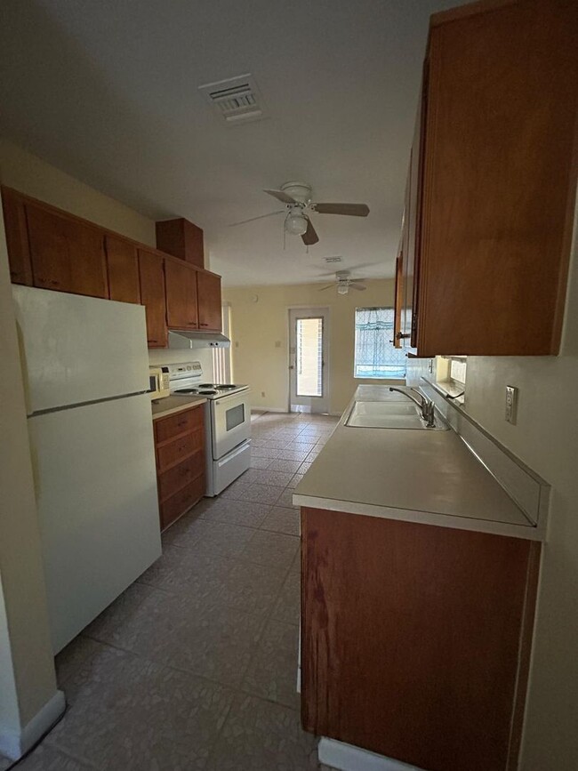 Building Photo - FIRST MONTHS RENT FREE - 3 Bedroom Home on...