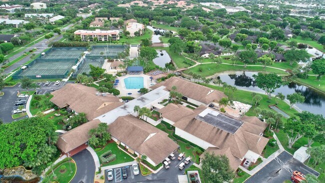 Building Photo - 5040 Rose Hill Dr