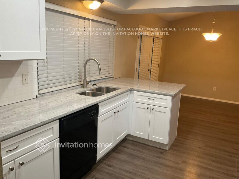 Building Photo - 503 Thorn Wood Dr
