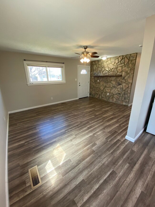 Building Photo - 7 Briarcliff Dr