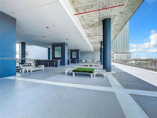 Building Photo - 690 SW 1st Ct