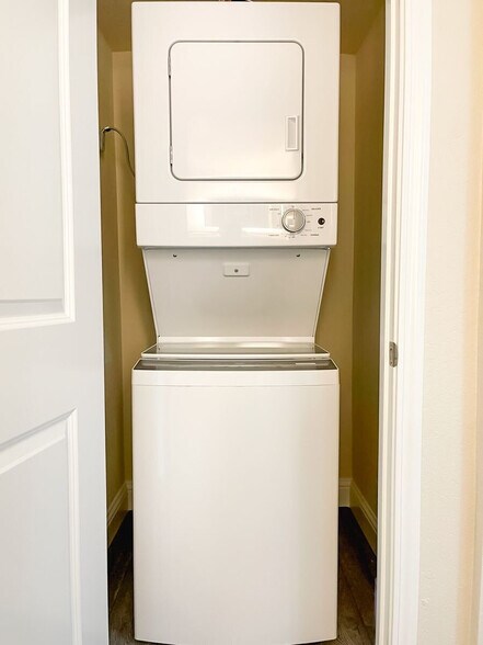 Building Photo - 12701 N Pennsylvania Ave