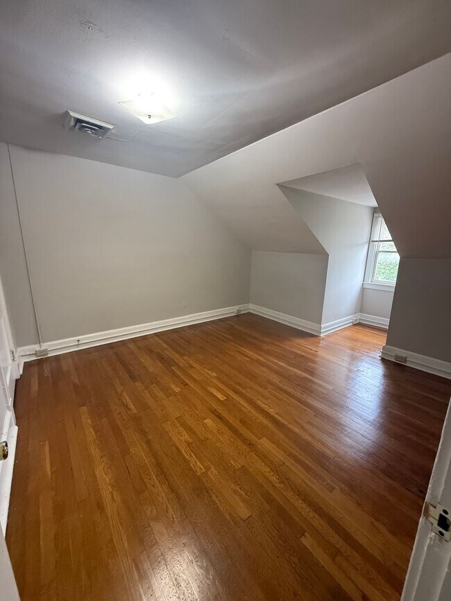 Building Photo - 313 N Market St