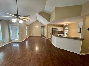 Building Photo - Charming 3 Bedroom Home - Fenced In Back Yard