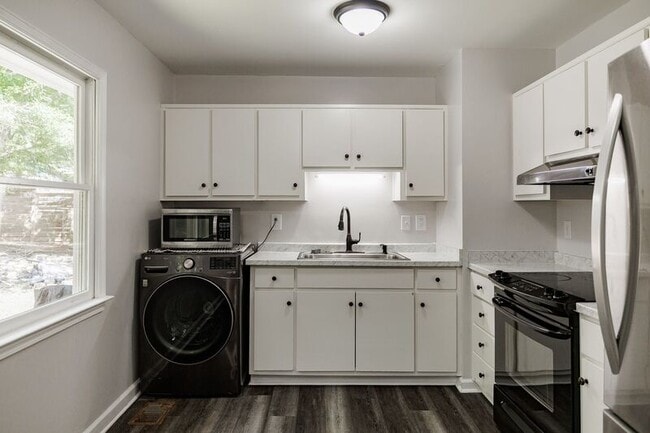 Building Photo - 348 Alberta Dr