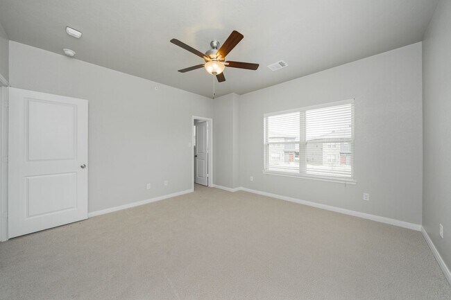 Building Photo - Spacious Townhome Available Now!