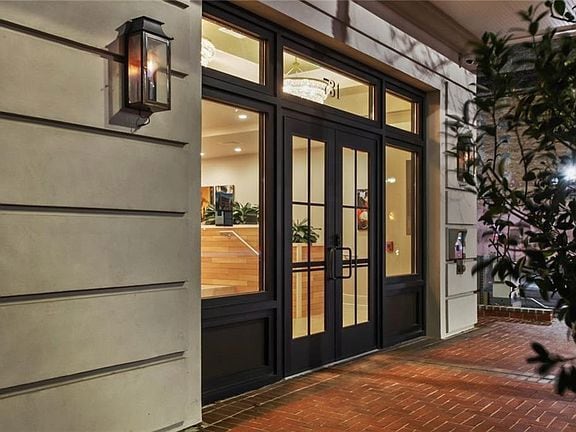 Building Photo - 731 St Charles Ave