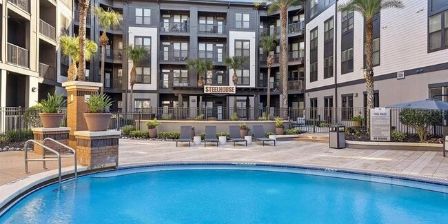 Building Photo - 776 N Orange Ave