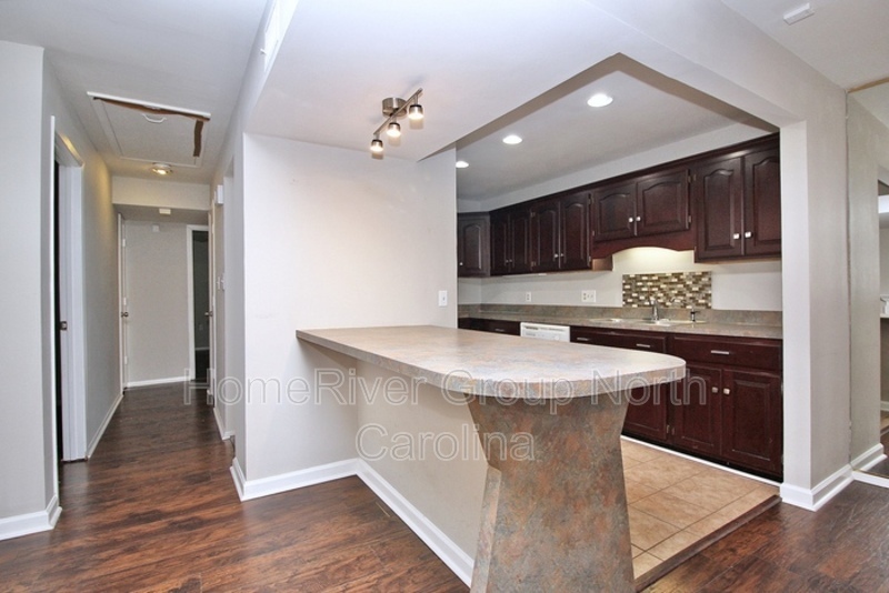 Building Photo - 4948 Sardis Rd