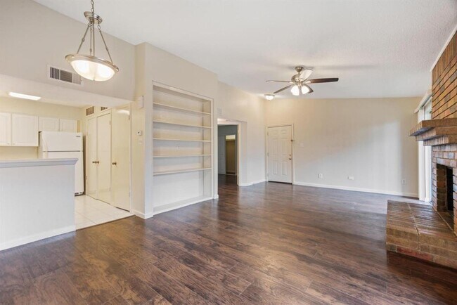 Building Photo - 10555 Turtlewood Ct