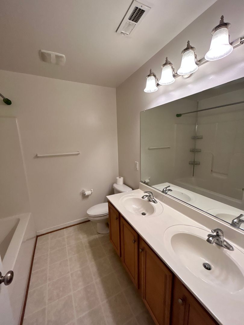 Building Photo - 956 Gorham Ct