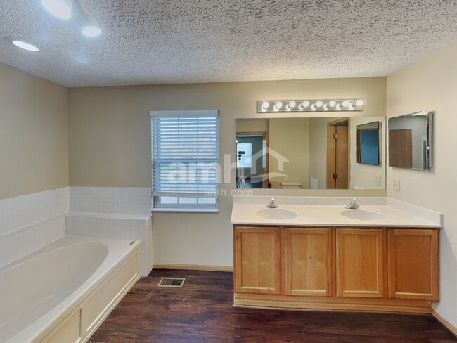 Building Photo - 7908 Windrift Pl