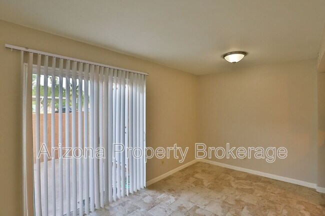 Building Photo - 851 E Cochise Dr