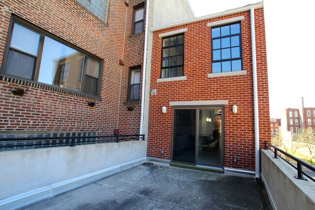 Building Photo - 239 Market St