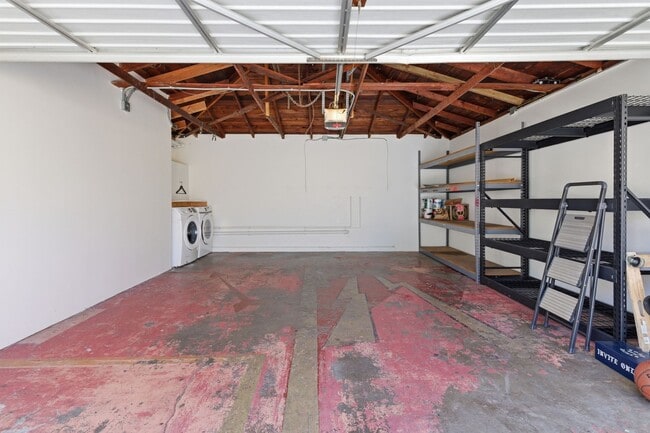 Building Photo - Amazing Del Rey House Available