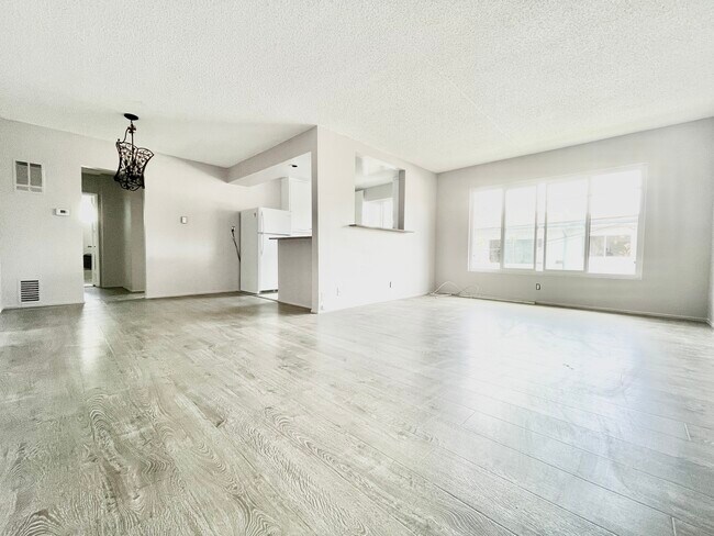 Building Photo - 854 S Sherbourne Dr